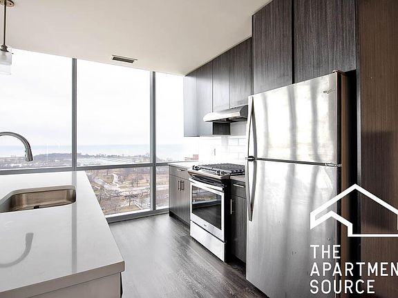 3rd image of 800 W Agatite Ave #2B