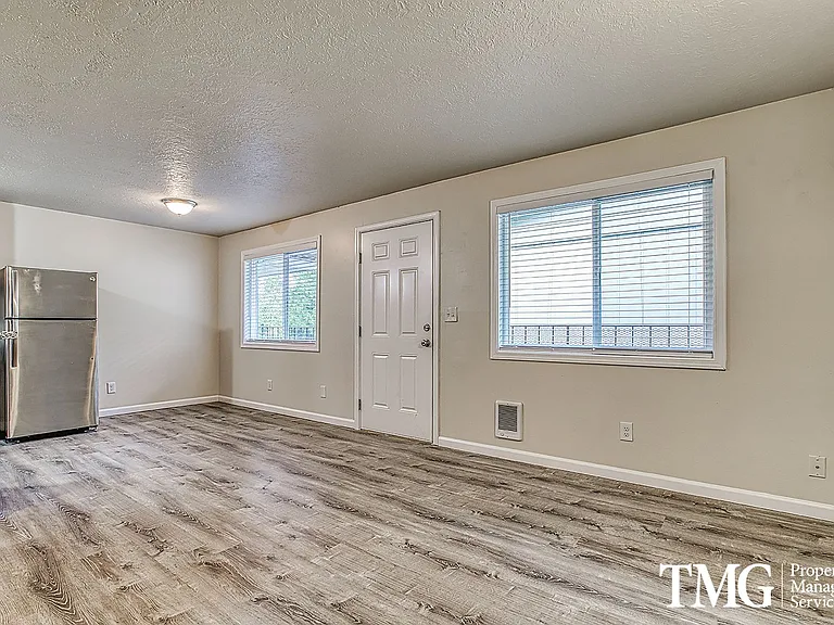 Jackson Court Apartments — Photo 32