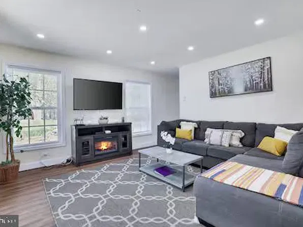 6248 Park Pl, Tobyhanna, PA 18466