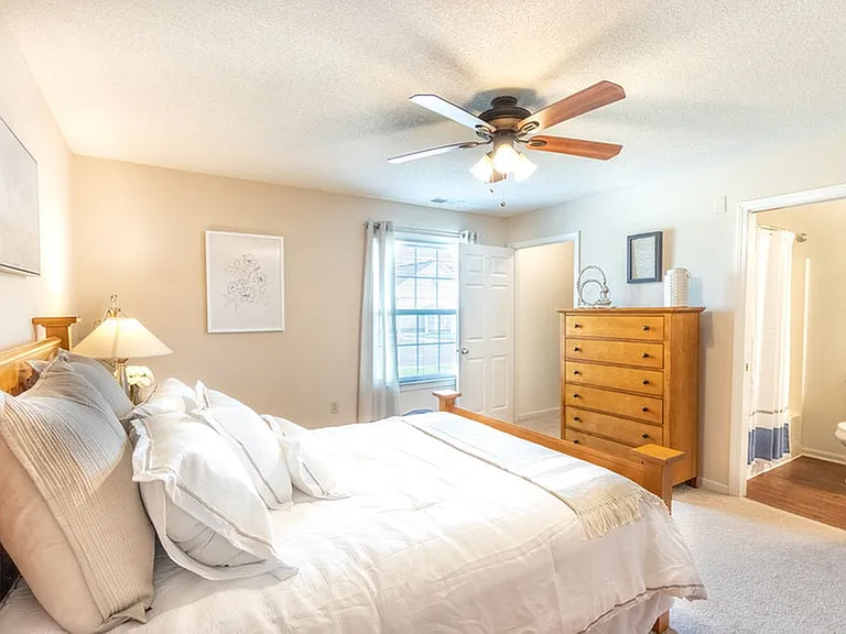 Windsong Place Apartments — Photo 16