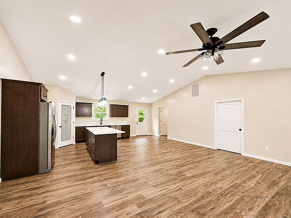 4th image of 841 Roush Ln