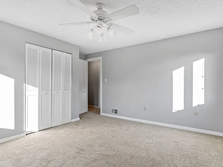 104 Erin Ct — Photo 23