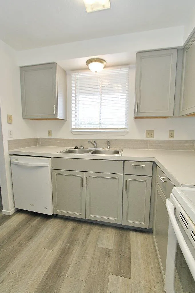 2 bed, 1024 sqft, $1,475 — Photo 4