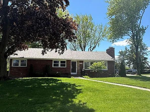 2702 Luverne Ave, Oregon, OH 43616