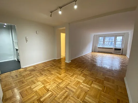 Rented by Bond New York | media 8