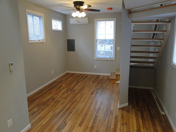 4th image of 914 Queen St