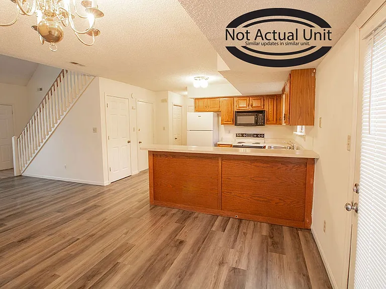 1904 Mirtle Grove Ct — Photo 7