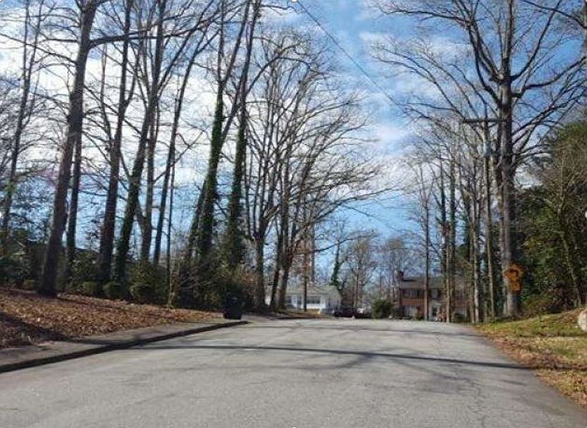 2nd image of 208 Park Dr