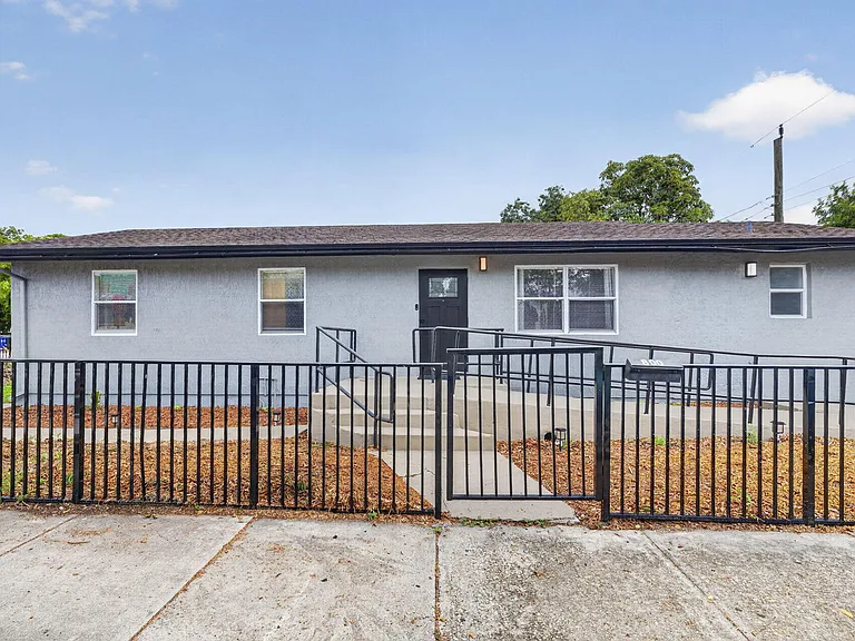 800 NW 6th Ave — Photo 3