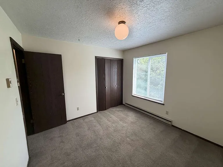1058 N 250 W #3 — Photo 16