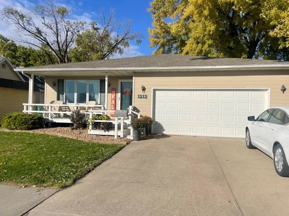 1212 B Ave, Gothenburg, NE 69138