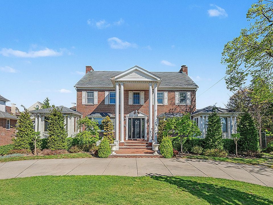 1st image of 23 Center Dr