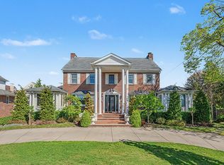 23 Center Dr, Malba, NY 11357