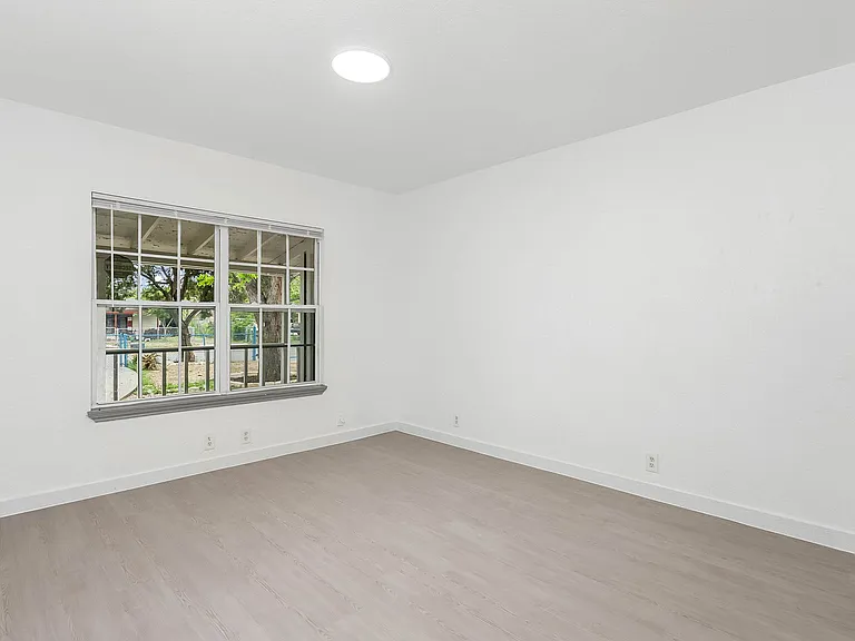 1135 Ceralvo St — Photo 3