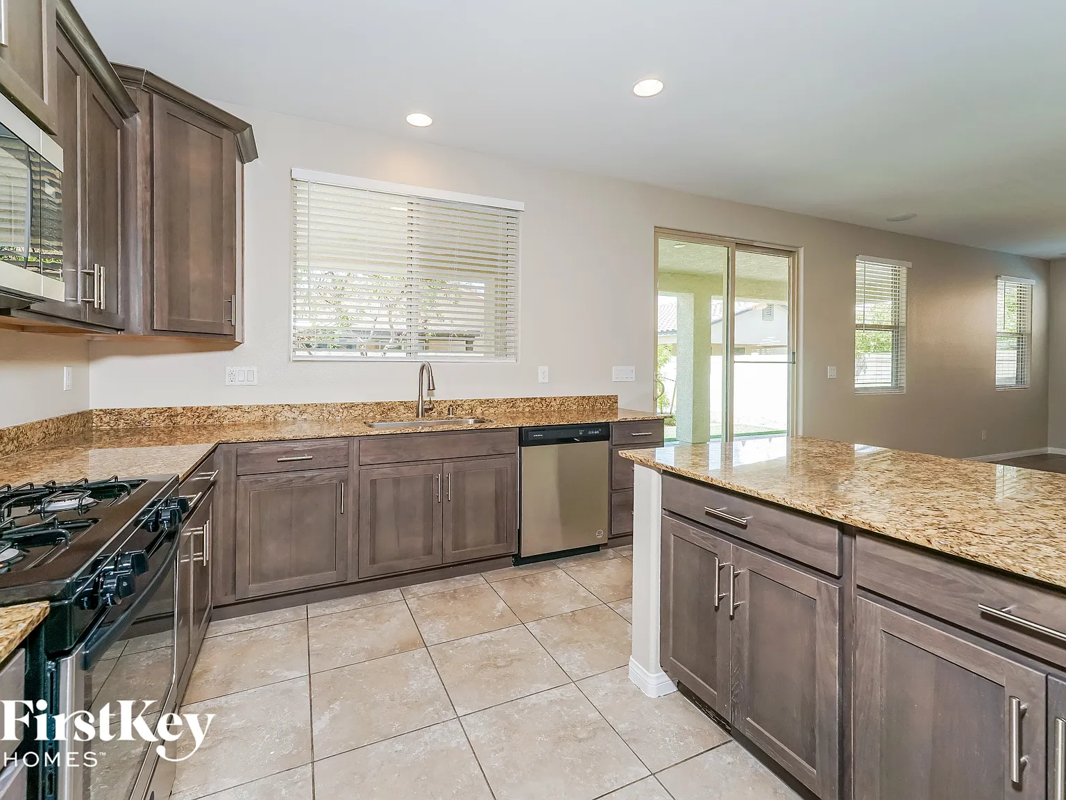 5 bed, 3.0 bath, 3076 sqft, $2,915 — Photo 4