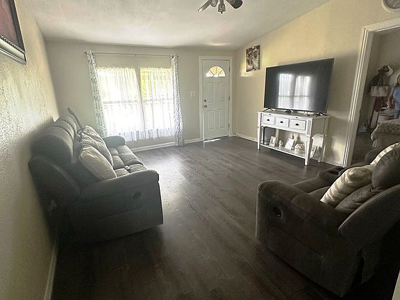 4th image of 104 Mimosa Way