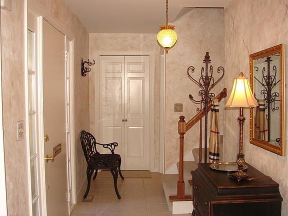 5th image of 37 Nicholson Ct