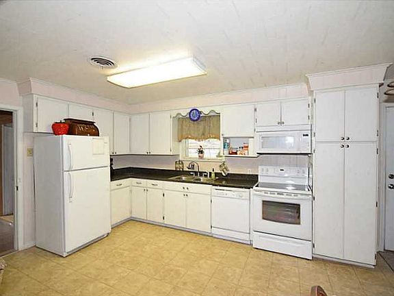 5th image of 1221 Elizabeth St