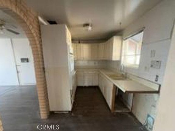 5th image of 634 W Holt Ave