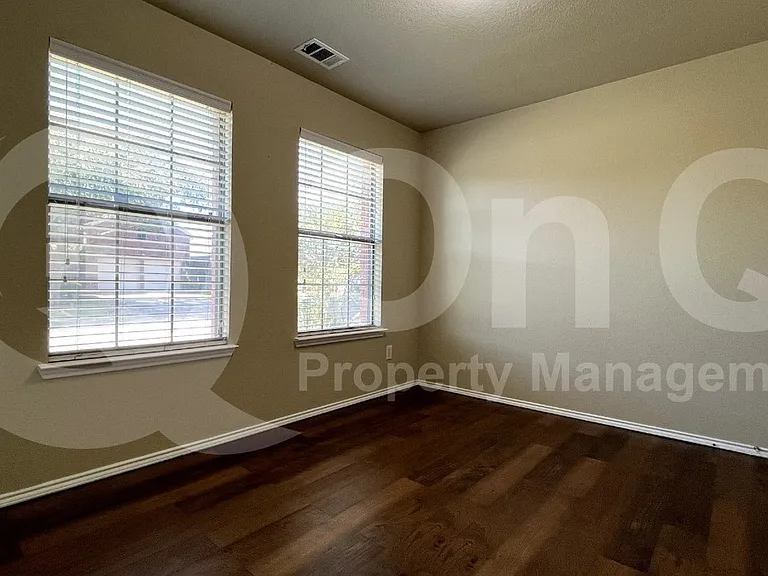 233 Niagara Falls Dr — Photo 19