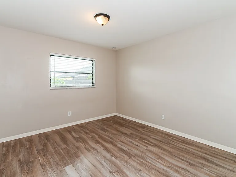 2529 SW 15th Pl — Photo 13