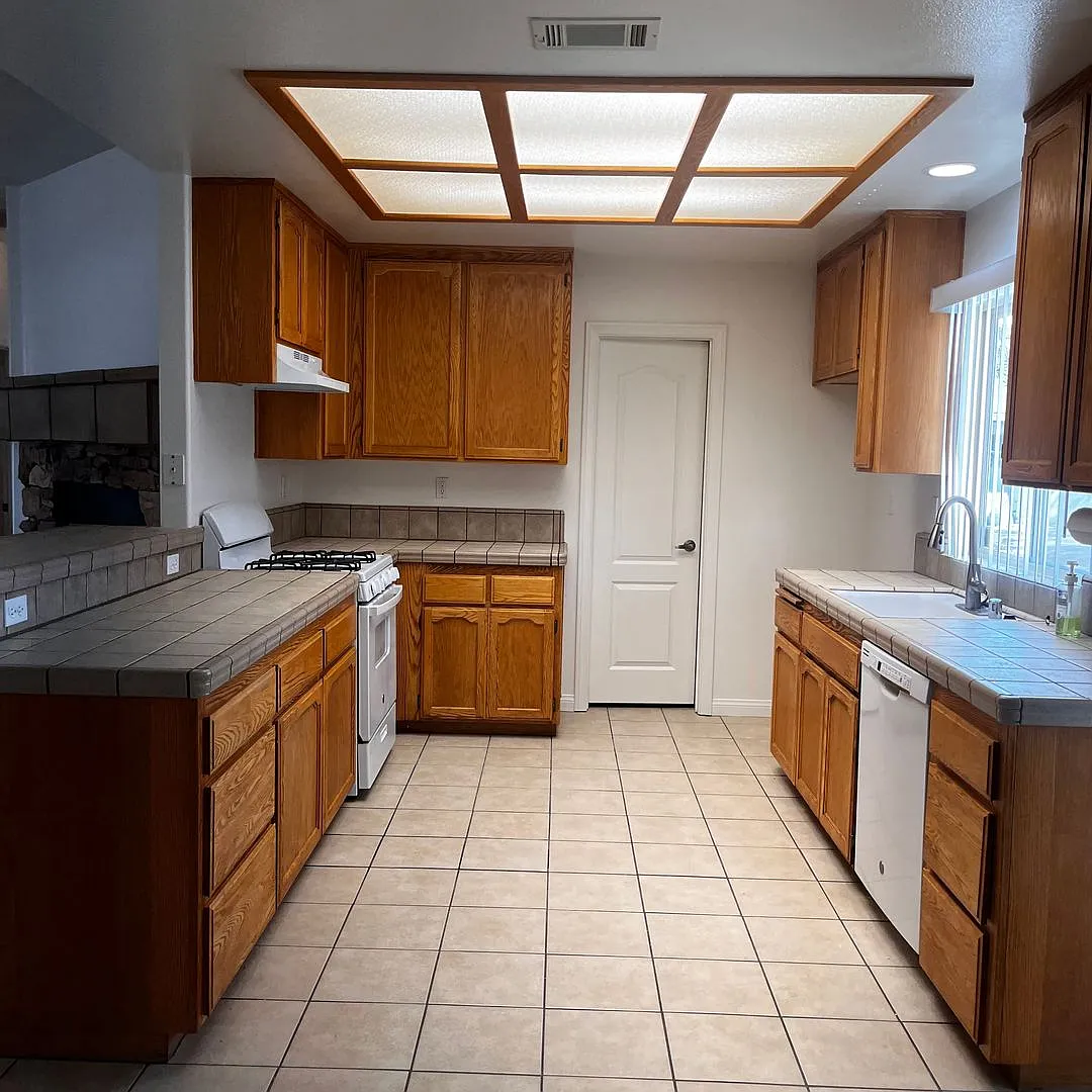 3 Bedroom 2 Bath Hesperia Home — Photo 3