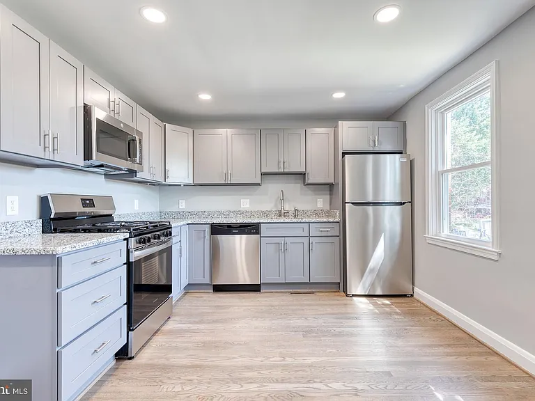 633 Lucia Ave — Photo 1