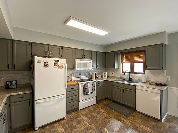 5th image of 1811 Lakewood Ave