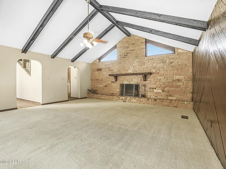 4409 Shadow Wood Cir — Photo 17