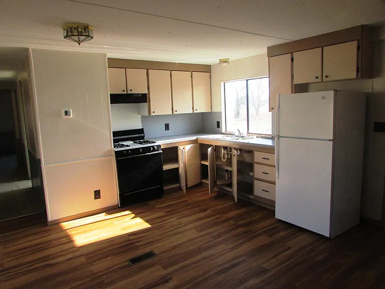 17555 W 810th Rd #4 — Photo 3