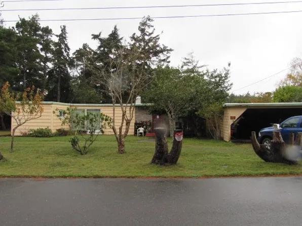 18 Geer Cir, Port Orford, OR 97465