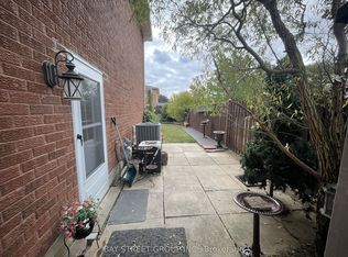 1 Tralee St, Brampton, ON L6Z 2X4