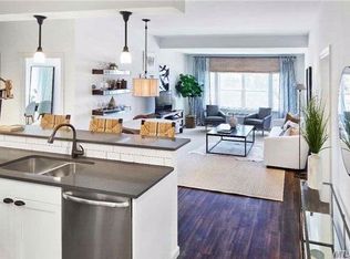 10 Greybarn Ln APT 206, Amityville, NY 11701