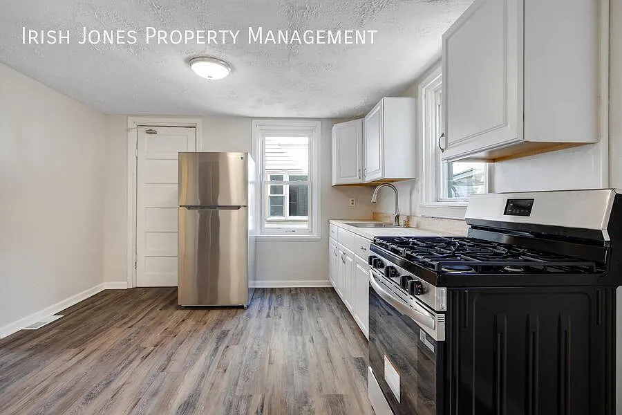 Building Photo - 935 Niagara St #1