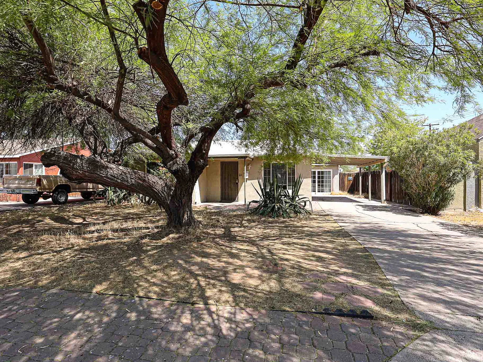 4 bed, 2000 sqft, $2,695 — Photo 3