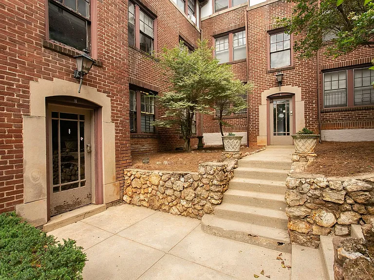 Highland Court — Photo 14