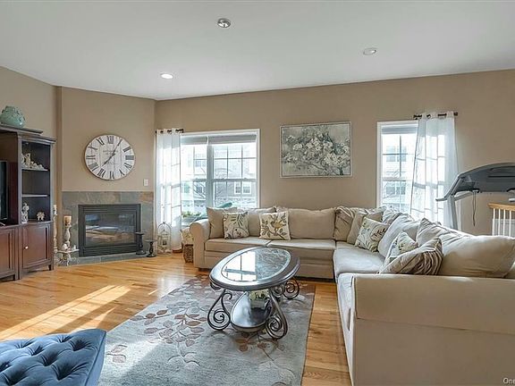 4th image of 8 Seeley Bull St #120