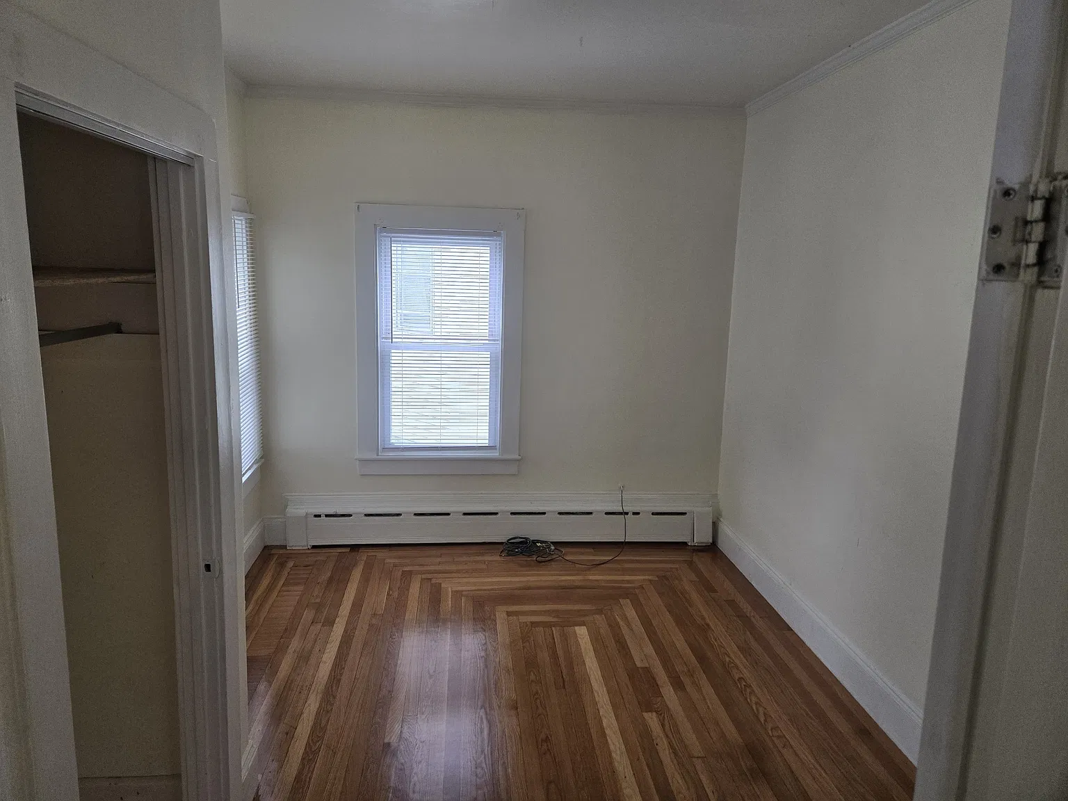 3 bed, 1000 sqft, $2,200 — Photo 3