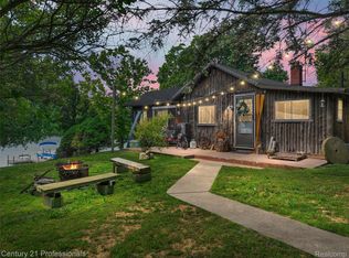 9233 Evee Rd, Clarkston, MI 48348