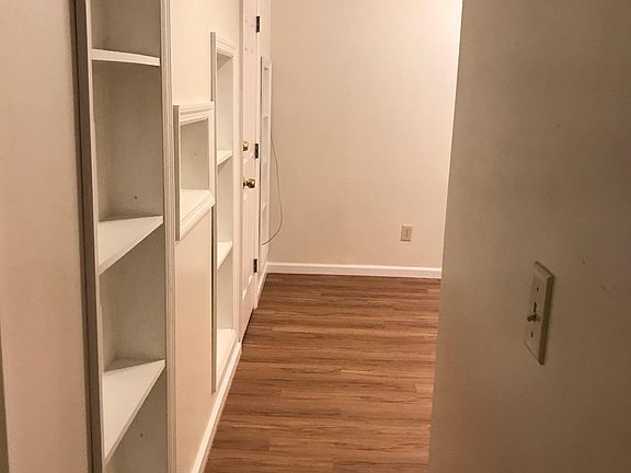 3rd image of 372 Castle Frk APT D