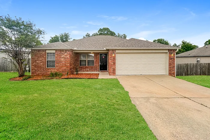 3 bed, 2.0 bath, 1296 sqft, $1,545 — Photo 1