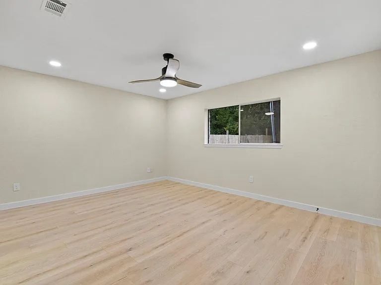 2322 Aprilmont Dr — Photo 25