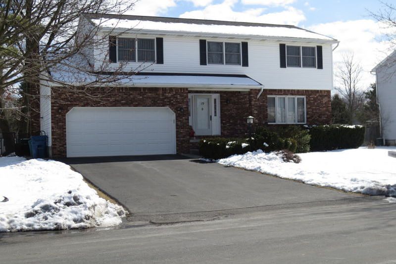 1st image of 19 Windsor Dr
