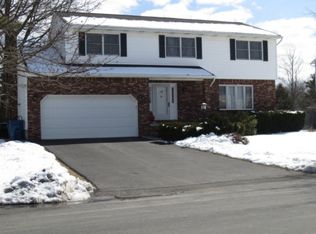 19 Windsor Dr, Albany, NY 12205