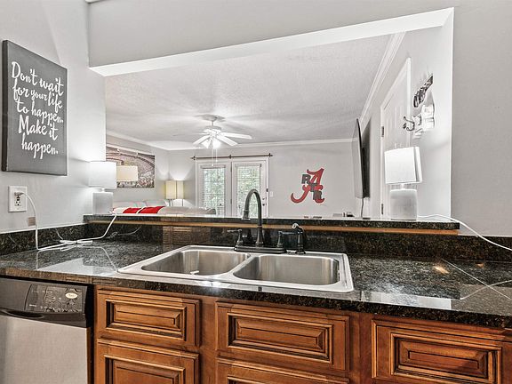 4th image of 120 15th St E APT 114