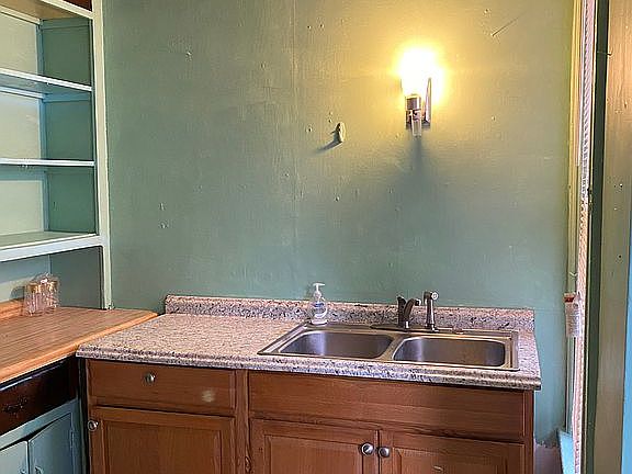 3rd image of 1536 Sunset Ave