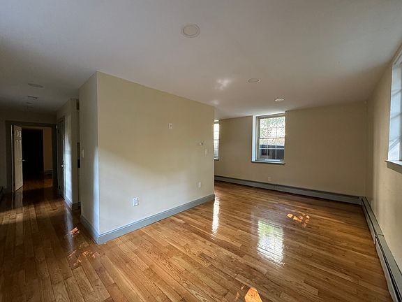 4th image of 604 Chapel St #A