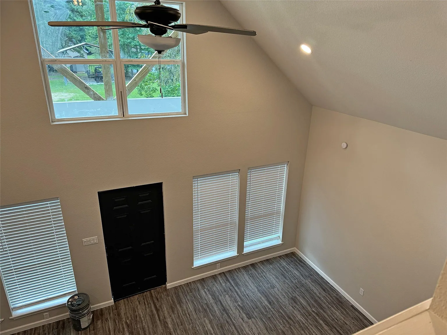 3 bed, 2.0 bath, 1309 sqft, $1,595 — Photo 4