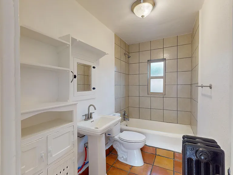 Lovely, Large, & Bright 1 Bed in Beautiful Downtown Courtyard Complex — Photo 43