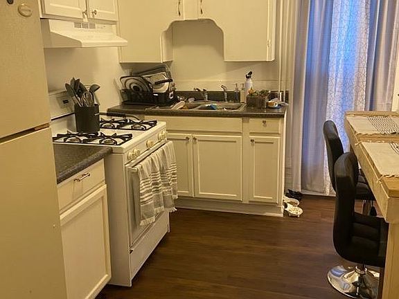 4th image of 32 Rumsey St #1